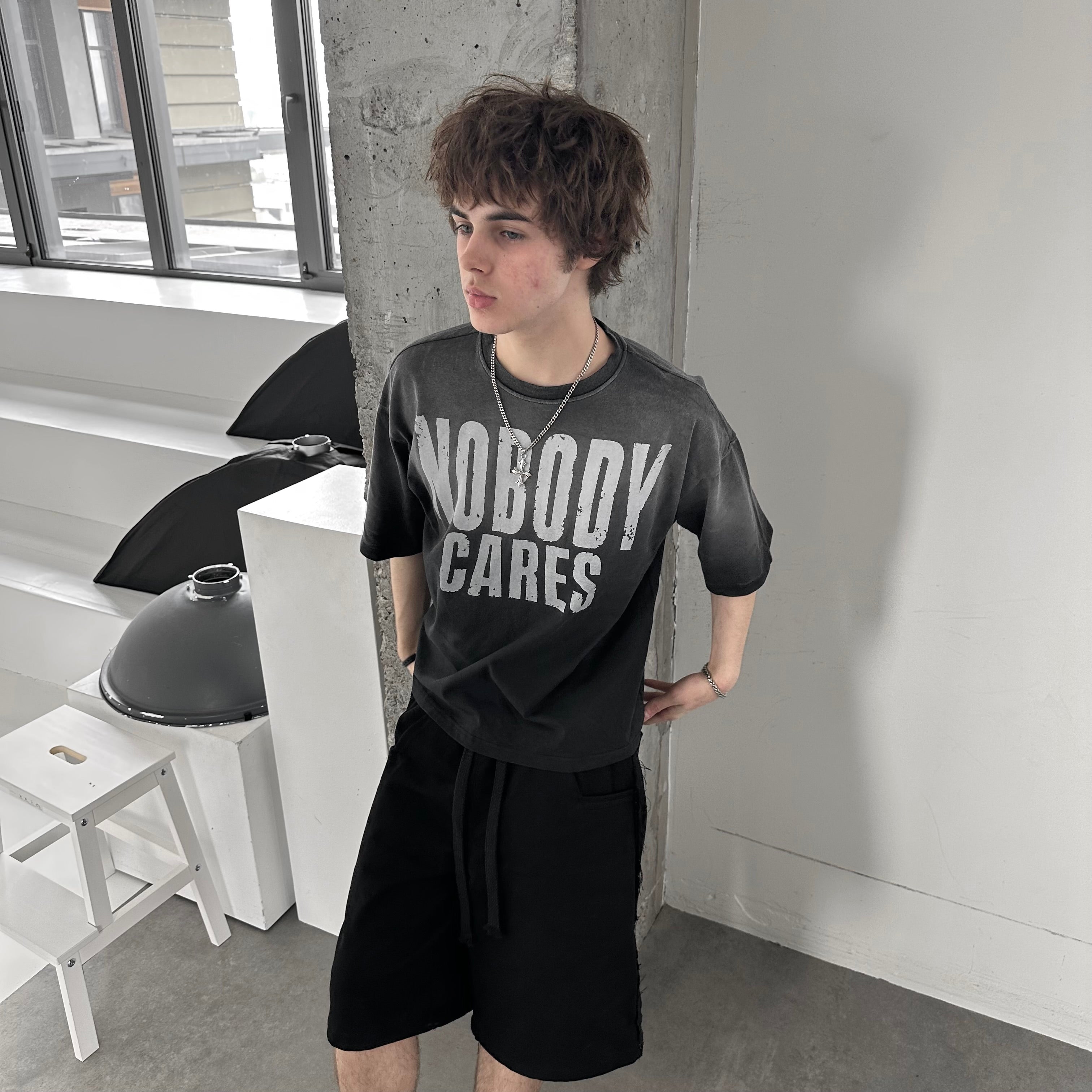 T-SHIRT "NOBODY CARES"