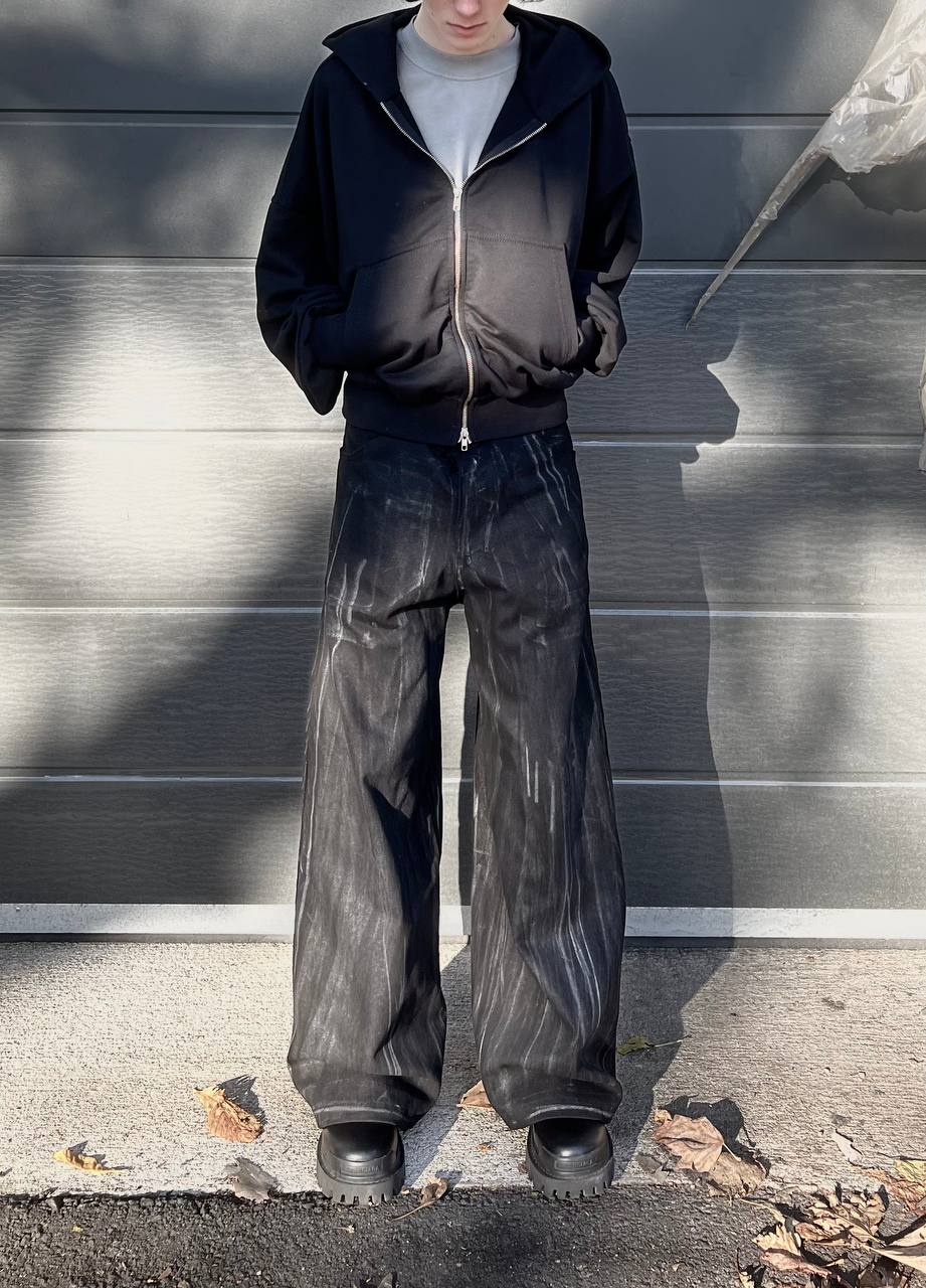 WIDE WAXED WATERPROOF JEANS
(EHS 2024-2025)