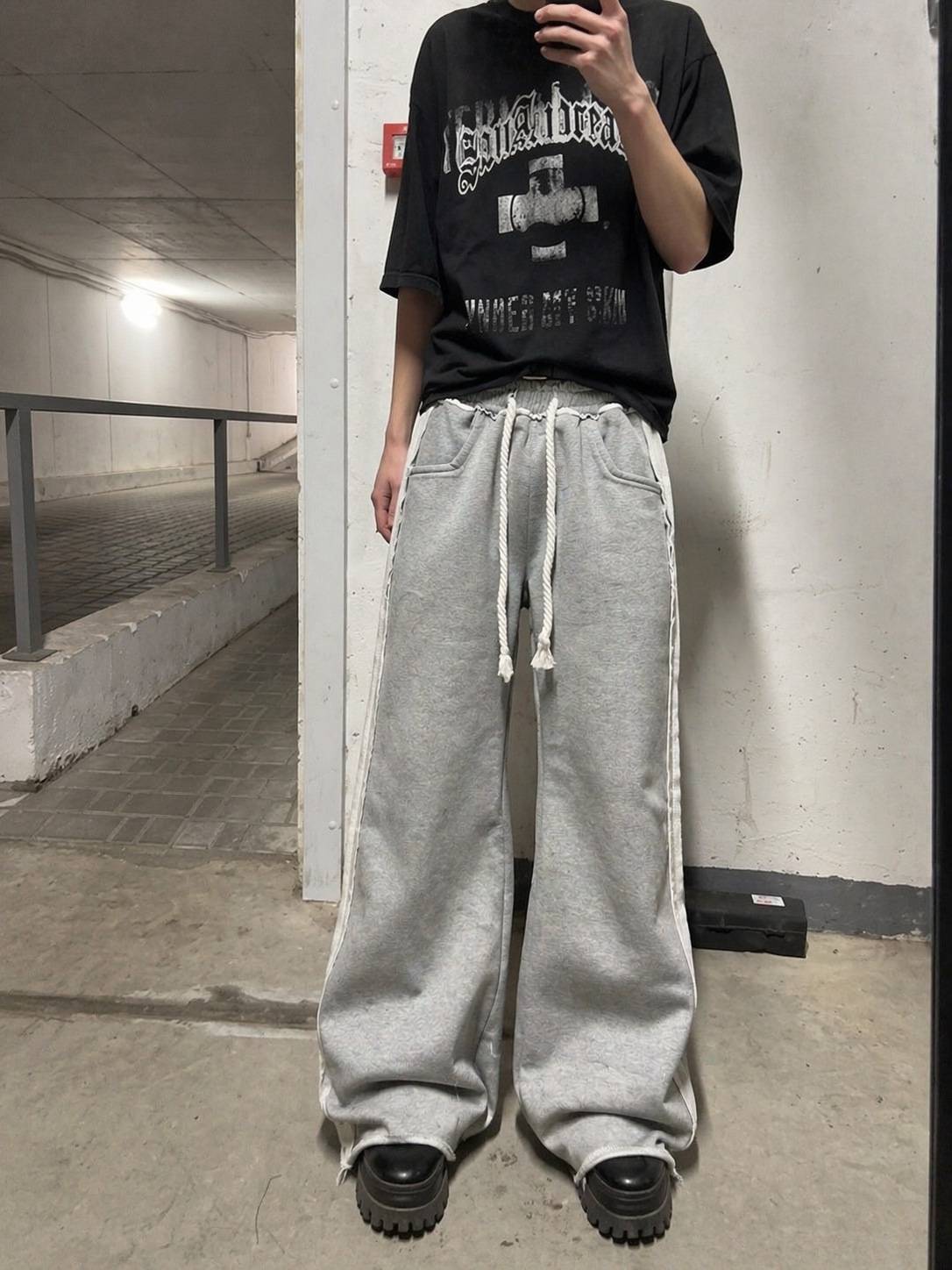 GREY FLARED SWEATPANTS TEXTURED SEAMS