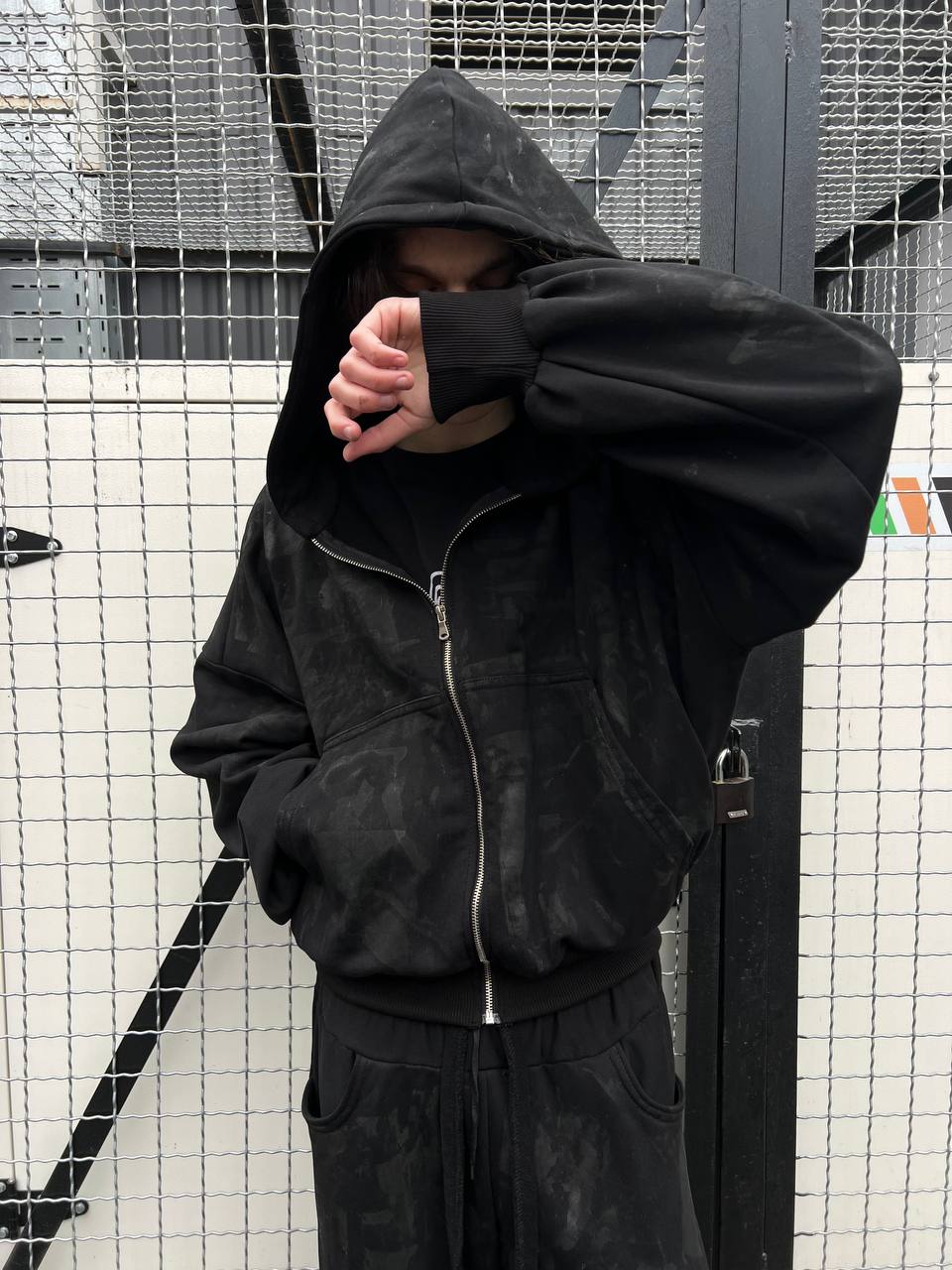 TRZ BLACK PATERN ZIP-HOODIE