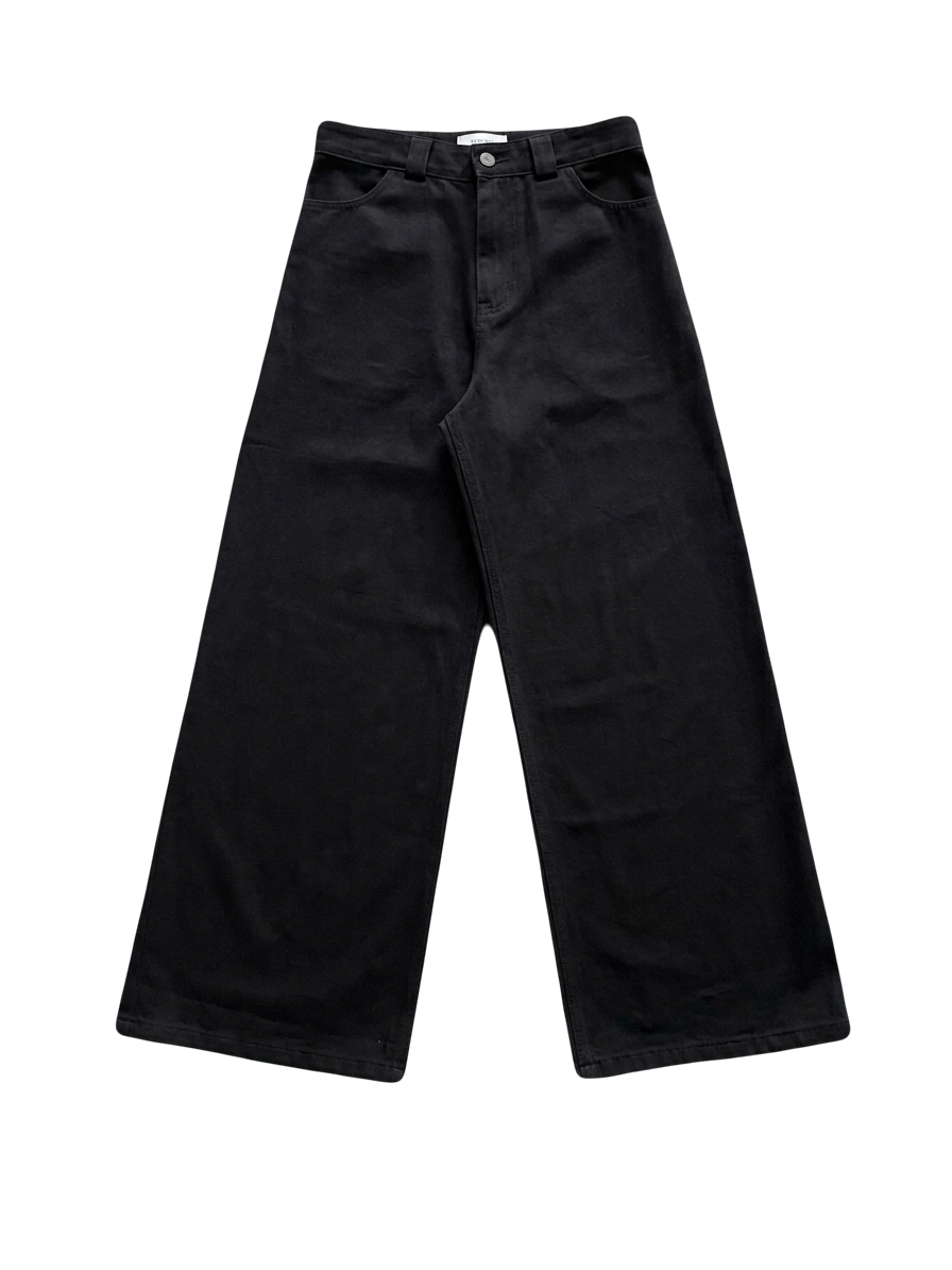 WIDE FLARED JEANS
(EHS 2024-2025)